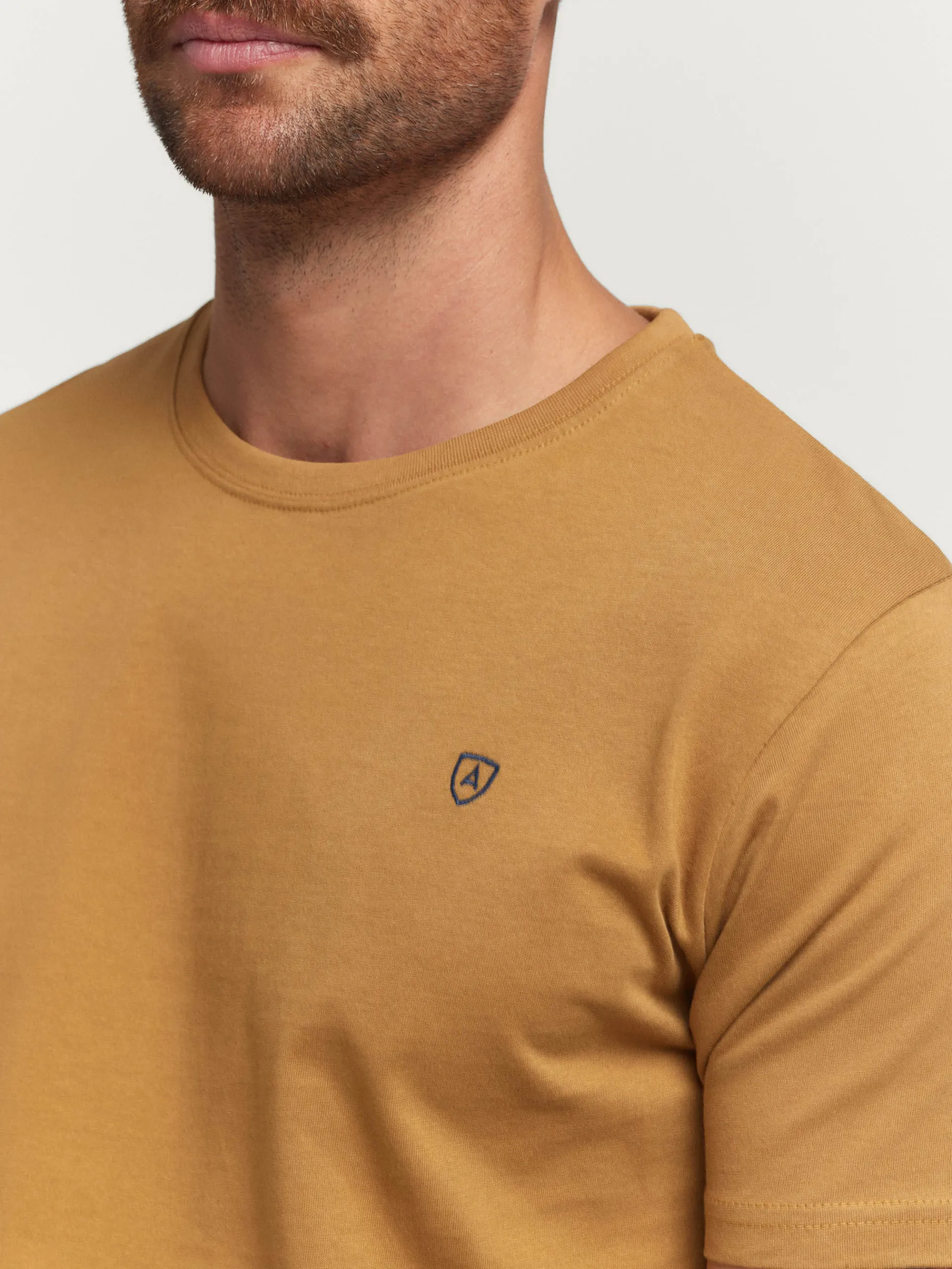 Camisetas-Alvaro Moreno CAMISETA BASICA Mostaza