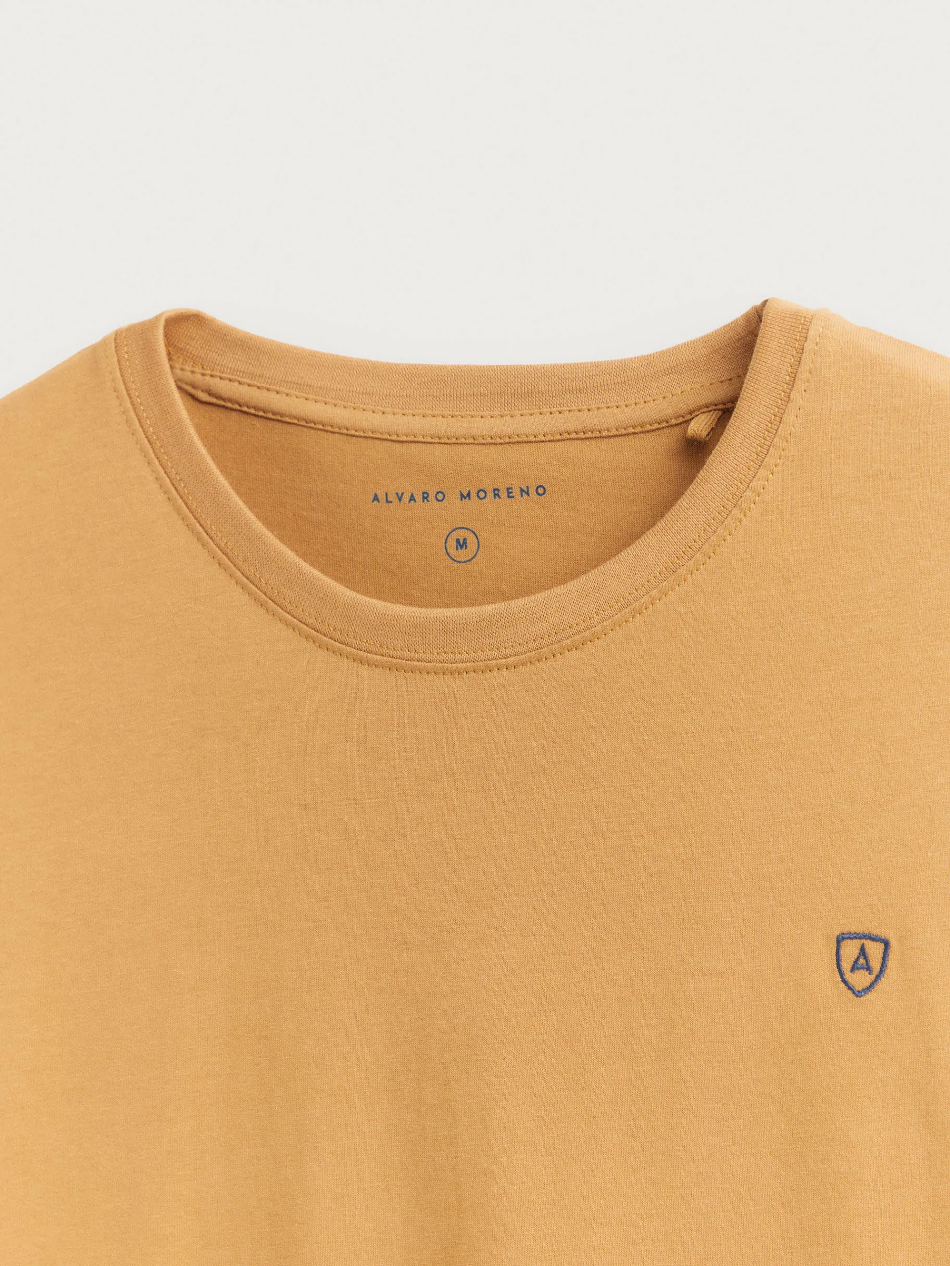 Camisetas-Alvaro Moreno CAMISETA BASICA Mostaza