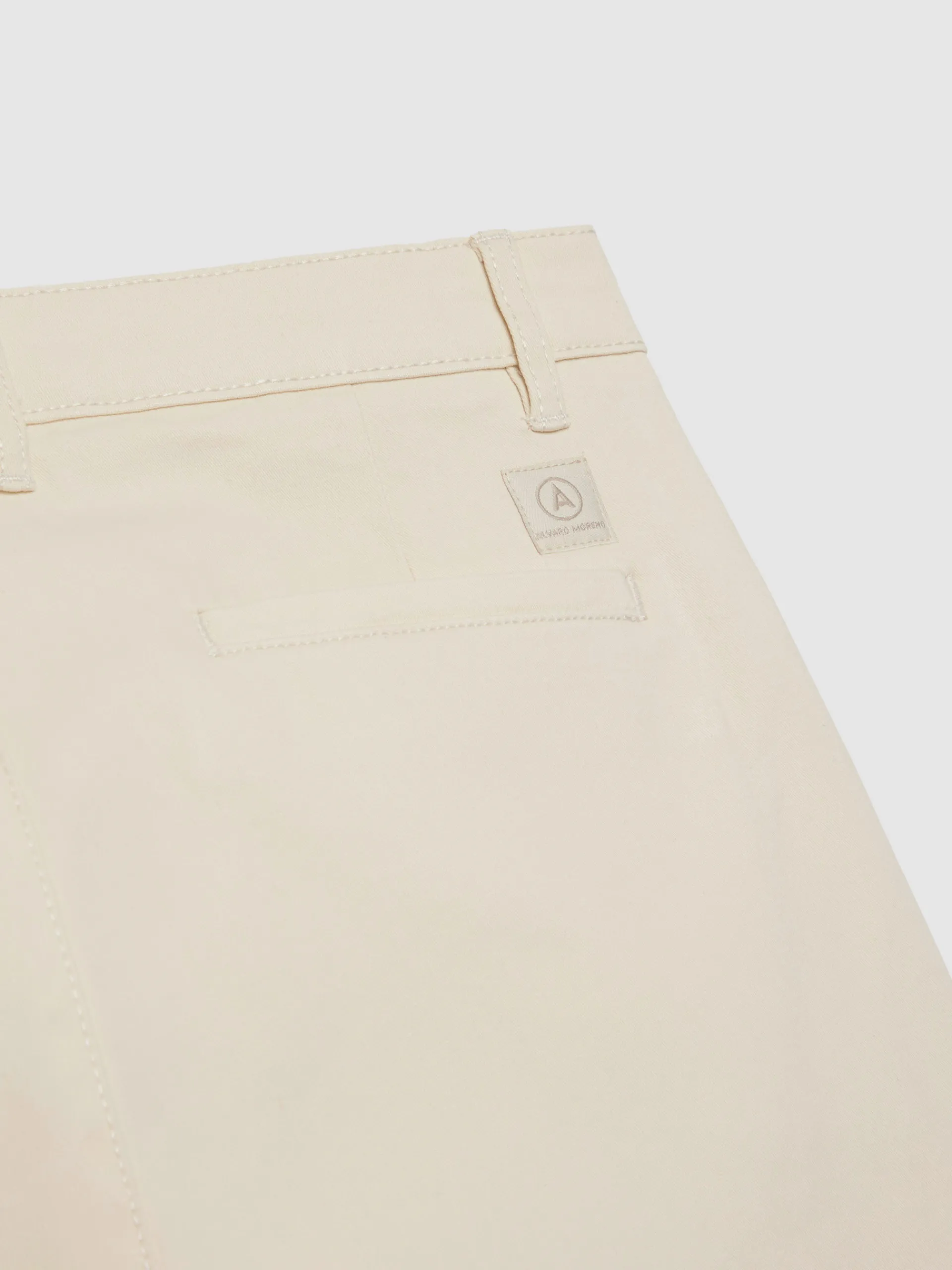 Chino-Alvaro Moreno PANTALON ELVIS Crudo
